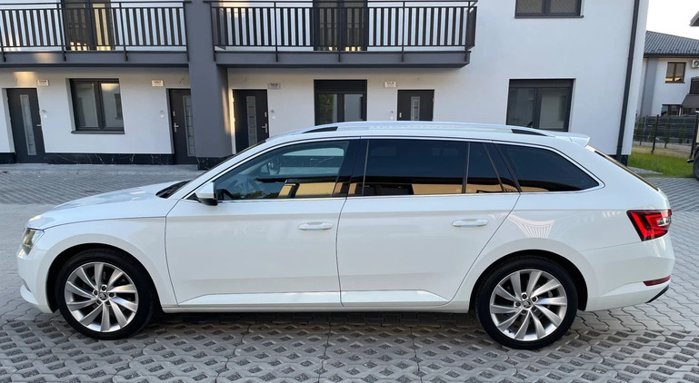 Skoda Superb cena 46000 przebieg: 303000, rok produkcji 2016 z Mielec małe 254